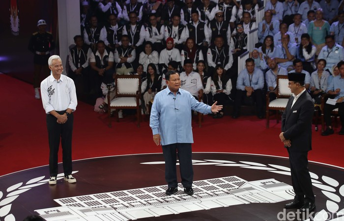 Momen Saling Menanggapi 3 Paslon Capres di Debat Perdana
