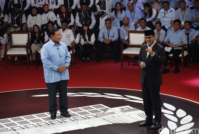 Momen Saling Menanggapi 3 Paslon Capres di Debat Perdana