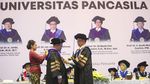Momen UP Kukuhkan Enam Guru Besar Baru
