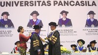 Kepala Lembaga Layanan Pendidikan Tinggi Wilayah (LLDikti) Wilayah 3, Prof Dr Toni Toharudin memberikan apresiasi, UP menjadi salah satu kampus dengan Guru besar terbanyak di DKI Jakarta. Menurut Prof Toni, kehadiran guru besar sangat krusial karena menjadi penggerak utama dalam penelitian, dan pengembangan keilmuan.