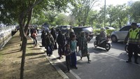 Sebanyak 137 imigran Rohingya yang terdampar di pesisir pantai Lamreh Aceh Besar kembali mendapat penolakan dari warga Ladong yang sebelumnya juga ditolak warga yang berdomisili dikawasan Camp Pramuka, Kabupaten Pidie.