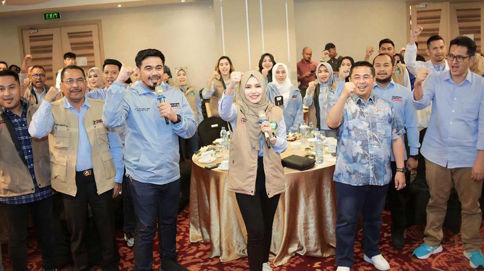 Relawan Pengusaha Muda Nasional (REPNAS) melakukan deklarasi mendukung Prabowo-Gibran di Kalimantan Selatan. Deklarasi dihadiri Dewan Pakar TKN Prabowo-Gibran, Muhammad Sirod.
