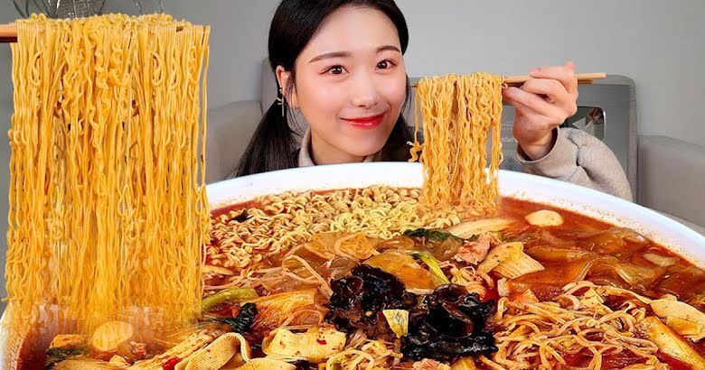Pengeluaran makan YouTuber mukbang dalam sebulan