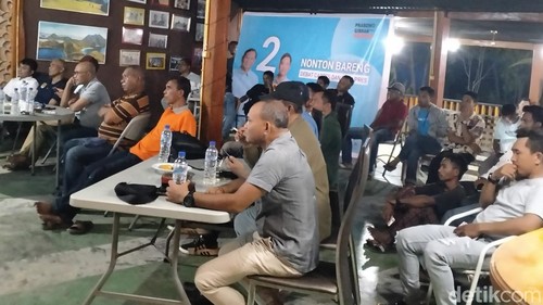 Nonton bareng debat perdana Capres 2024 di Labuan Bajo.
