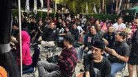 Pasukan Ganjar Muda (PAGAR MUDA) salah satu relawan paslon no. 3 yang ikut mengadakan agenda Nobar debat perdana capres-cawapres Pemilu 2024 di kawasan Jakarta Selatan, Selasa (12/12/2023).