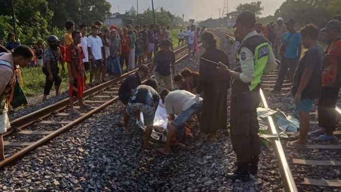 pejalan kaki tewas tertabrak KA di Lamongan