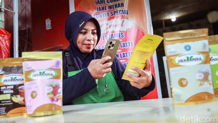 Pemanfaatan teknologi diperlukan dalam mengembangkan usaha dagang. Salah satunya dengan cara tidak menyia-nyiakan kecanggihan media sosial.