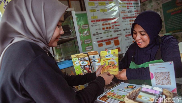 Pemanfaatan teknologi diperlukan dalam mengembangkan usaha dagang. Salah satunya dengan cara tidak menyia-nyiakan kecanggihan media sosial.