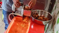 Pemanfaatan teknologi diperlukan dalam mengembangkan usaha dagang. Salah satunya dengan cara tidak menyia-nyiakan kecanggihan media sosial.