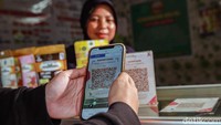 Pemanfaatan teknologi diperlukan dalam mengembangkan usaha dagang. Salah satunya dengan cara tidak menyia-nyiakan kecanggihan media sosial.