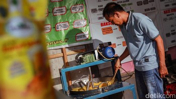 Dari situ, proses berlanjut ke kristalisasi. Hasil ekstrak tadi akan dirubah menjadi serbuk.