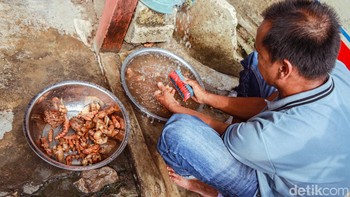 Kehadiran medsos mempermudah, khususnya para pelaku usaha mikro kecil dan menengah (UMKM), untuk mempromosikan produknya agar lebih dikenal.