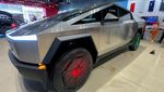 Penampakan Terbaru Tesla Cybertruck, Rodanya Menyala Merah-Hijau