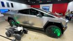 Penampakan Terbaru Tesla Cybertruck, Rodanya Menyala Merah-Hijau