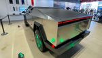 Penampakan Terbaru Tesla Cybertruck, Rodanya Menyala Merah-Hijau
