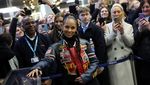 Penampilan Mengejutkan Alicia Keys di Stasiun Kereta London