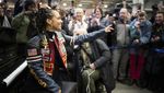 Penampilan Mengejutkan Alicia Keys di Stasiun Kereta London