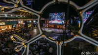 Diketahui, tema debat perdana untuk capres yakni pemerintahan, hukum, HAM, pemberantasan korupsi, penguatan demokrasi, peningkatan layanan publik dan kerukunan warga.  