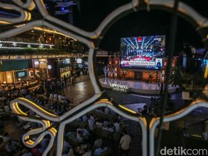 Pendukung Prabowo-Gibran Gelar Nobar Debat di Mal