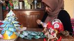 Perajin Buket di Blitar Kebanjiran Order Jelang Natal 2023
