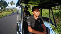 Teknisi BTS Bakti Kominfo, Anton, terlihat di Tobelo, Halmahera Utara, Maluku Utara.