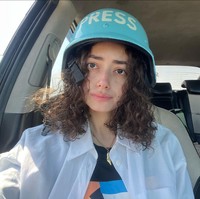 Dalam video yang diunggahnya pada Minggu (10/12/2023), Plestia mengungkap bahwa dia telah menyaksikan kekejaman dan kebrutalan tentara Israel sejak dia berusia 7 tahun. Dia juga telah mengalami empat kali agresi militer yang terjadi pada 2008, 2014, 2021 dan 2023. Foto: Instagram/@byplestia