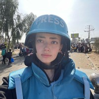 Plestia Alaqad tercatat sebagai jurnalis independen di Gaza, Palestina. Bermodalkan kamera ponsel, dia merekam dan melaporkan kondisi di Gaza yang memprihatinkan karena serangan militer Israel sejak 7 Oktober 2023. Foto: Instagram/@byplestia