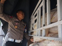 Penyelundupan Pupuk ke Madiun Digagalkan, Truk Diamankan di Tol Kertosono
