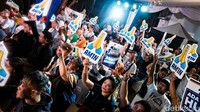 Debat disiarkan secara langsung melalui stasiun TV dan Radio.  