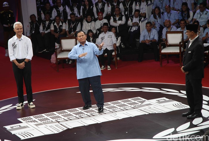 Potret Lucu Prabowo dari Joget hingga melet-melet di Debat Perdana