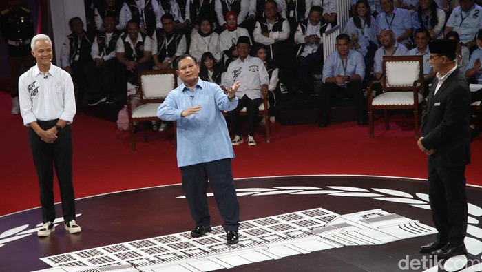 Potret Lucu Prabowo dari Joget hingga melet-melet di Debat Perdana