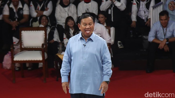 Potret Lucu Prabowo dari Joget hingga melet-melet di Debat Perdana