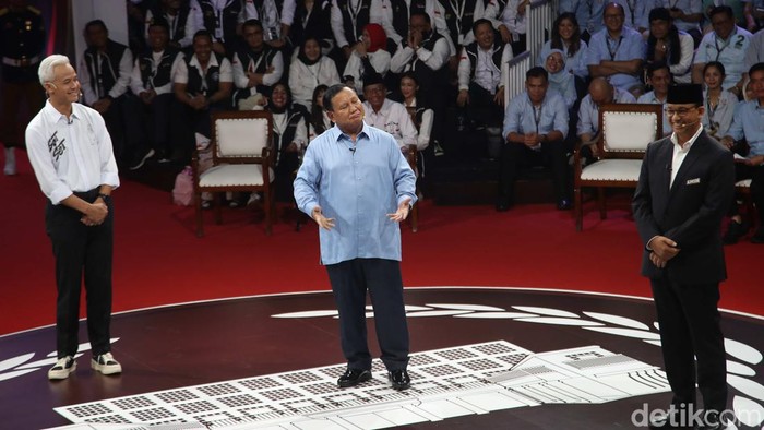 Potret Lucu Prabowo dari Joget hingga melet-melet di Debat Perdana Potret Lucu Prabowo dari Joget hingga melet-melet di Debat Perdana