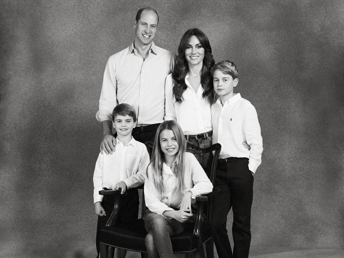 This undated handout photo provided by Kensington Palace show Britains Prince William and Kate, Princess of Wales with their three children Prince George, Princess Charlotte and Prince Louis, in a photograph that features on the familys 2023 Christmas card. (Josh Shinner/Kensington Palace via AP)