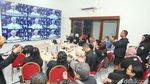 Saat Pendukung Ganjar-Mahfud Nobar Debat Pakai Layar Tancap