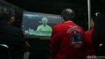 Saat Pendukung Ganjar-Mahfud Nobar Debat Pakai Layar Tancap