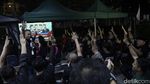 Saat Pendukung Ganjar-Mahfud Nobar Debat Pakai Layar Tancap