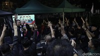 Diketahui, tema debat perdana untuk capres yakni pemerintahan, hukum, HAM, pemberantasan korupsi, penguatan demokrasi, peningkatan layanan publik dan kerukunan warga. 