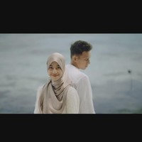 Keduanya mengenakan dua busana yang bernuansa hitam dan putih. Adiba pun tampak bahagia karena kerap melontarkan senyumannya. Foto: Dok. Instagram @antzcreator