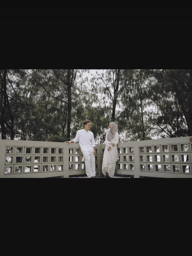 Prewed halal ini namanya masyaallah. Indah banget ngeliatnya, puji netizen. Tidak bersentuhan tapi berasa cintanya, tambah lainnya. Foto: Dok. Instagram @antzcreator