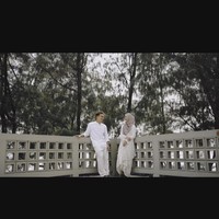 Prewed halal ini namanya masyaallah. Indah banget ngeliatnya, puji netizen. Tidak bersentuhan tapi berasa cintanya, tambah lainnya. Foto: Dok. Instagram @antzcreator