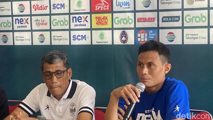 Asisten pelatih PSIM, Weliansyah dan Dias Angga Putra di sesi jumpa pers sebelum laga di Monumen PSSI, Selasa (12/12/2023).