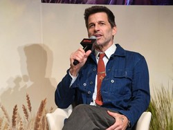 Zack Snyder Colongan Bikin Green Lantern, Warner Bros Ngamuk