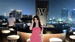 Rinoa Aurora Pamer Pose Keren di Steakhouse dan Makan BBQ