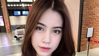 Rinoa Aurora, aktris cantik yang juga mantan kekasih dari Leon Dozan. Rinoa sempat melaporkan Leon ke kepolisian karena tindak penganiayaan. Foto: Instagram @rinoaaurora