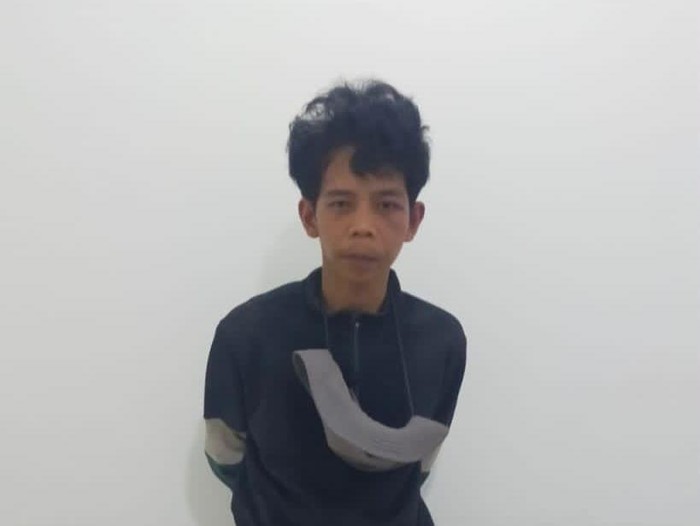 Risqi Ariskalaki (29) ditangkap polisi atas penganiayaan terhadap balita berusia 3 tahun hingga patah leher dan koma. Risqi telah ditetapkan sebagai tersangka. (Devi P/detikcom)