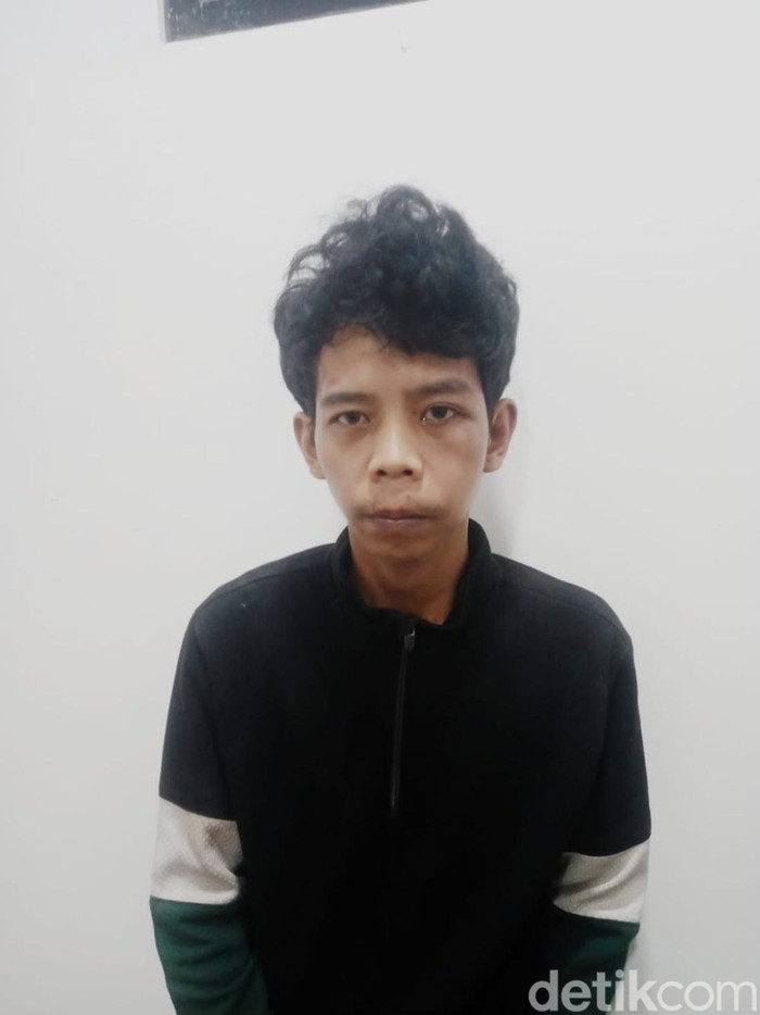 Risqi Ariskalaki (29) ditangkap polisi atas penganiayaan terhadap balita berusia 3 tahun hingga patah leher dan koma. Risqi telah ditetapkan sebagai tersangka. (Devi P/detikcom)