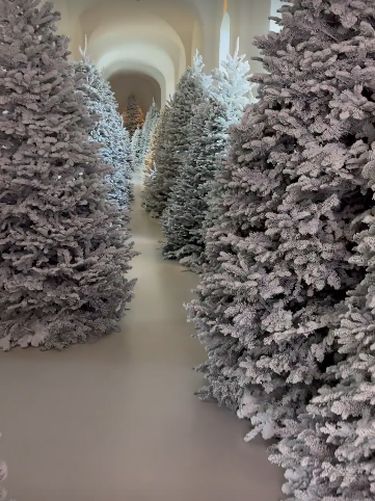 Rumah Kim Kardashian menjelang Natal