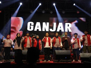 Hibur Warga-Promosikan UMKM, Sahabat Ganjar Gelar Pesta Rakyat di Karawang