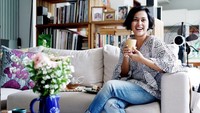 Meski baru dugaan semata, tapi Sarah Sechan tak ambil pusing dengan tuduhan netizen. Ia lebih suka mengunggah kesehariannya, sekaligus momen kulinerannya. Foto: Instagram: @sarsehshoku